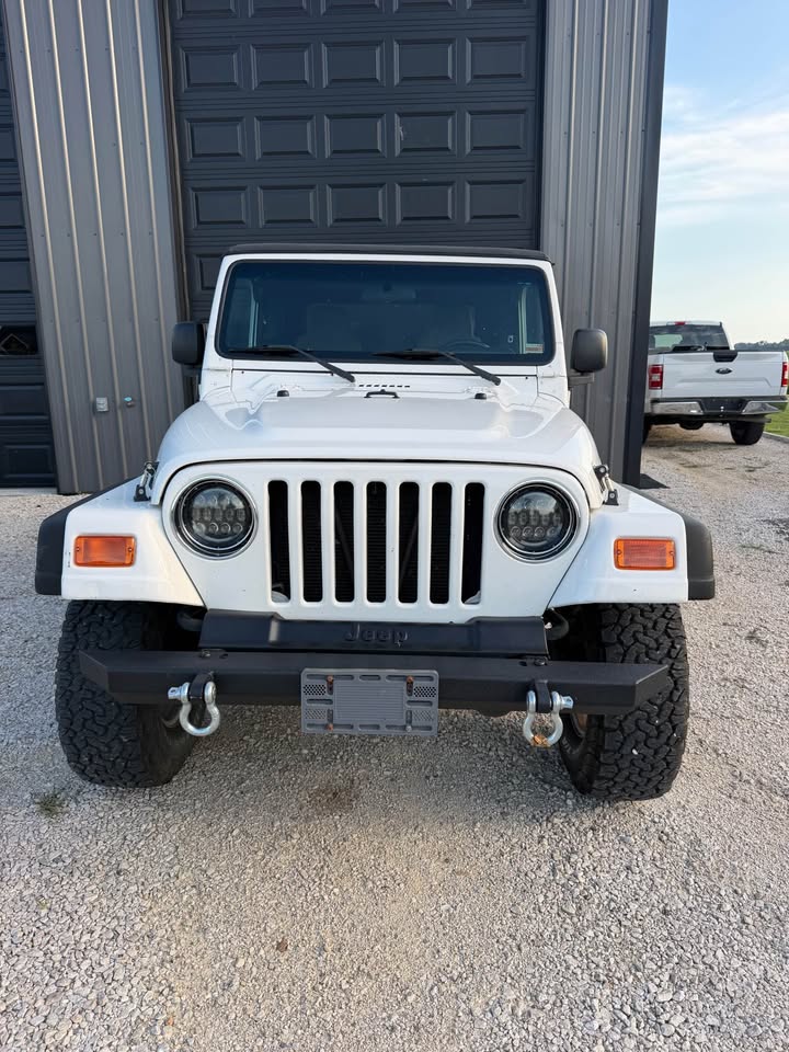2005 Jeep Wrangler, view 2