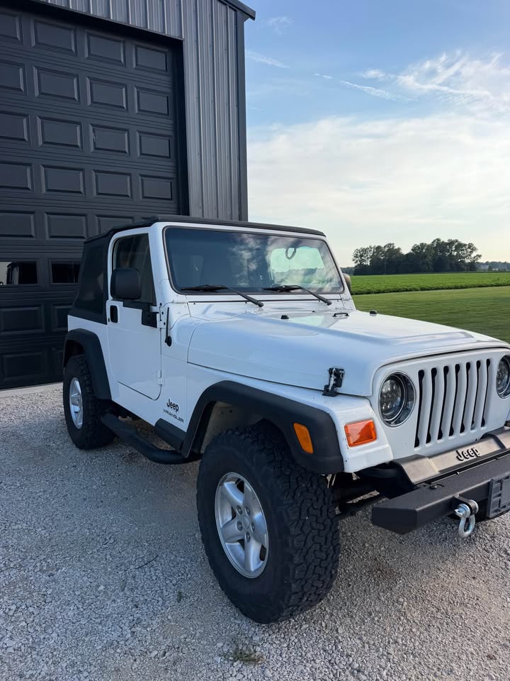 2005 Jeep Wrangler, view 4