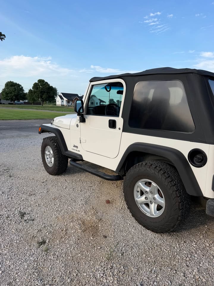 2005 Jeep Wrangler, view 5