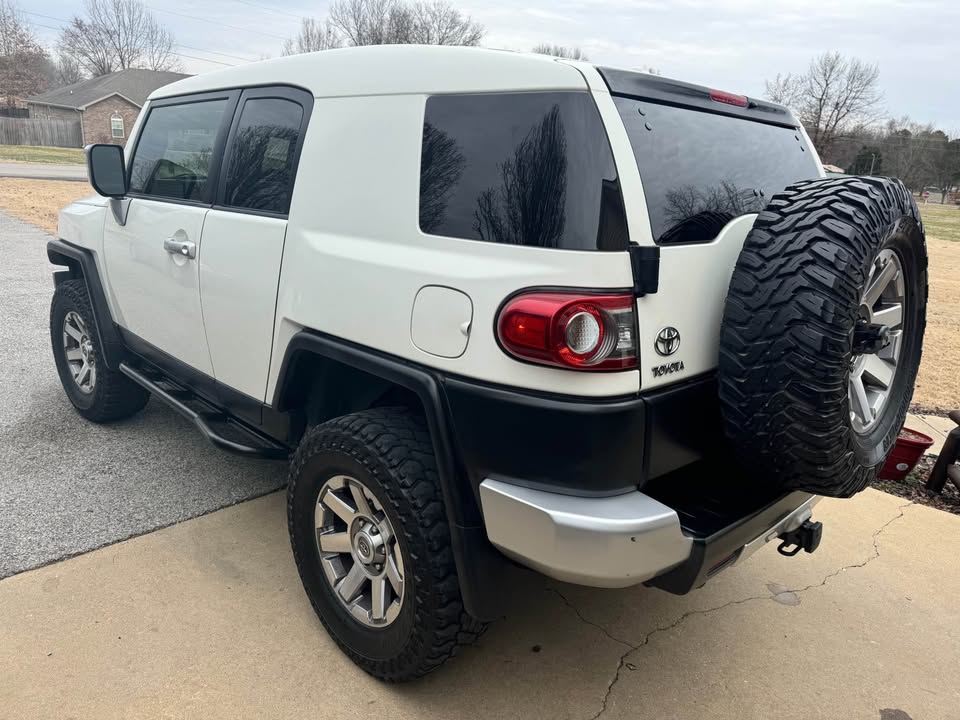 2014 Toyota FJ Cruiser, view 2