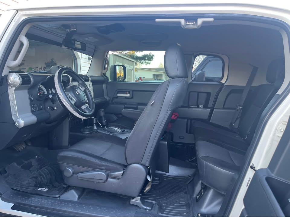 2014 Toyota FJ Cruiser, view 3