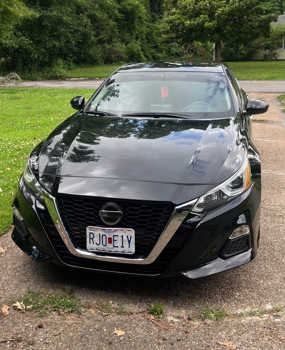 2020 Nissan Altima, view 2