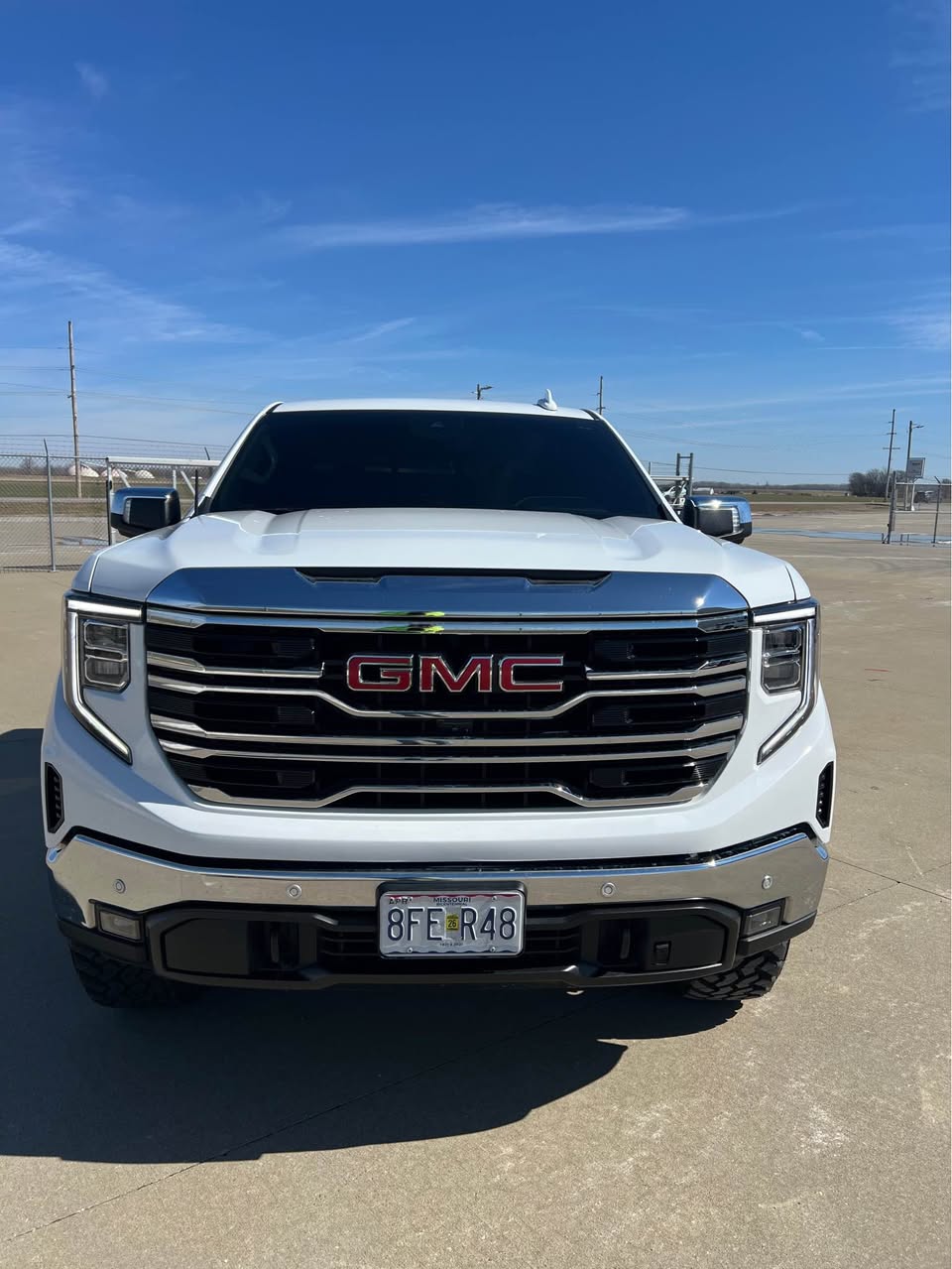 2024 GMC Sierra, view 2